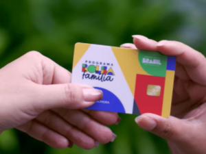 “Bolsa Família anuncia a introdução de cartões de débito para facilitar os pagamentos”