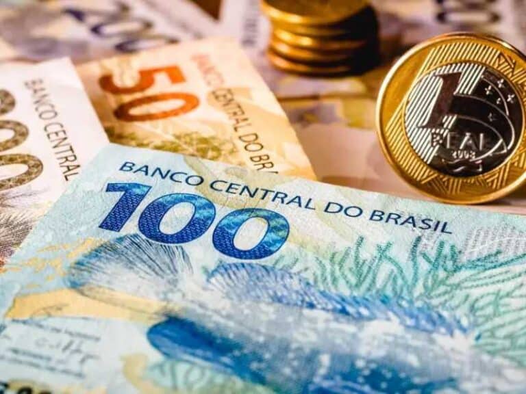 Caixa ayaa yaabisay oo hadiyad siisay kooxdan shakhsiyaadka ah