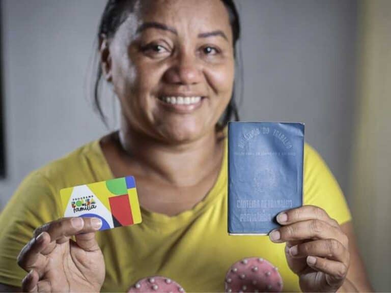 Benefici&aacute;rio do Bolsa Fam&iacute;lia pode assinar carteira? Compreenda a legisla&ccedil;&atilde;o