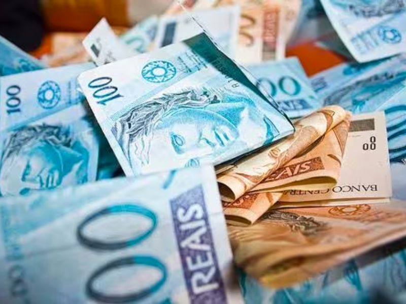 Novo Auxílio de R$1320 Aprovado para Renda Inferior a 5 Salários Mínimos!