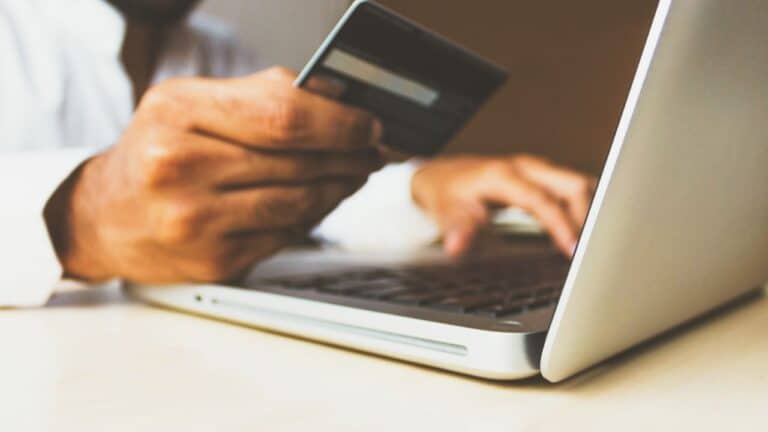 Nubank x Ita&uacute;: Qual &eacute; o Melhor para Acumular Pontos?