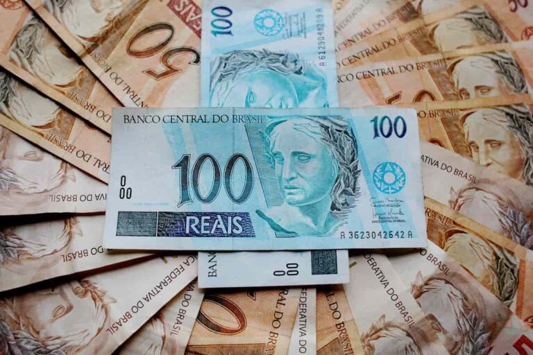 ESTAS pessoas v&atilde;o receber R$ 15 mil do Aux&iacute;lio Brasil