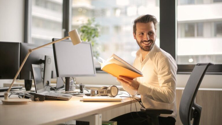 Sonha em ser empres&aacute;rio? Veja como come&ccedil;ar com pouco dinheiro