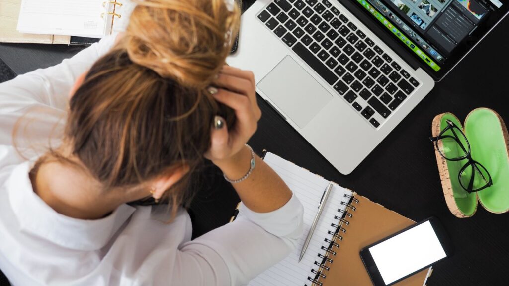 Mudanças podem reduzir o tempo da jornada de trabalho no Brasil. Confira