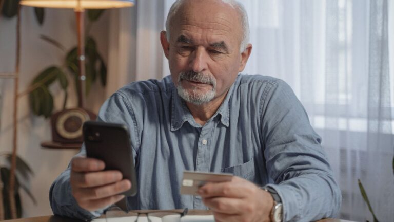 13. emerytura dla senior&oacute;w. Sprawdź