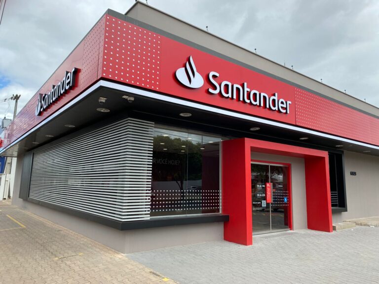 Santander mira lucro com a baixa renda: nova marca, benefícios e corte de custos